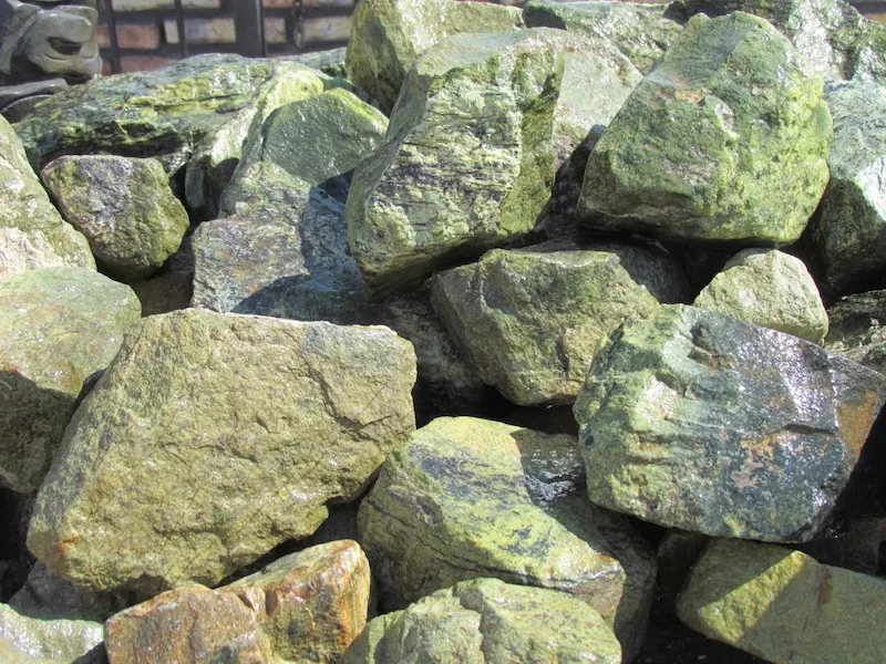 this is green jade stone, green jade gua sha materials.